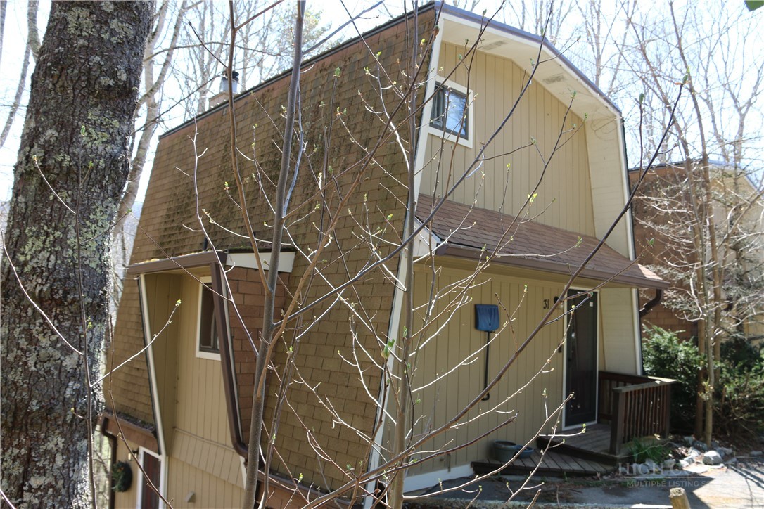31 Maple Drive B Property Photo 2