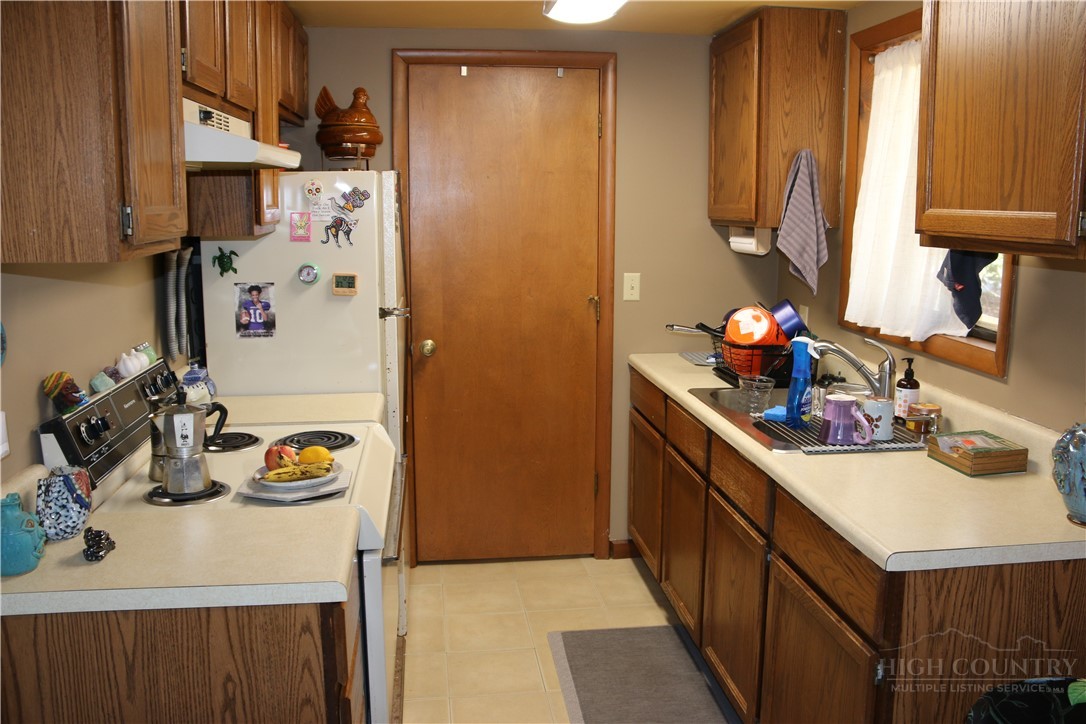 31 Maple Drive B Property Photo 10