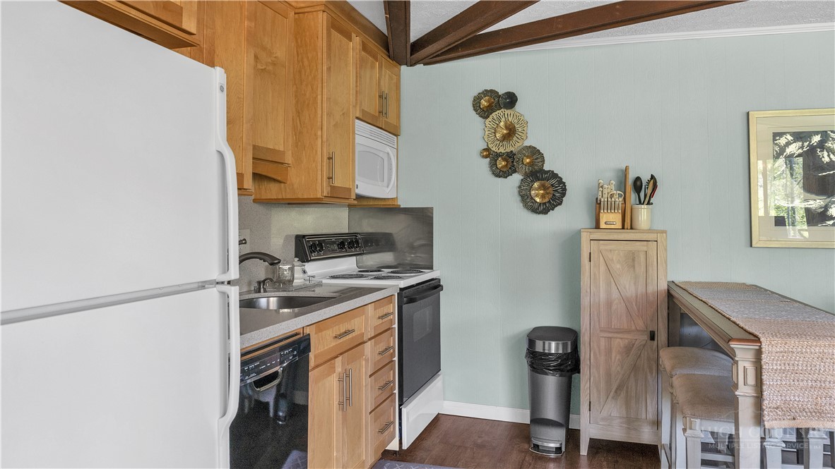 315 Timber Ridge Road E14 Property Photo 5