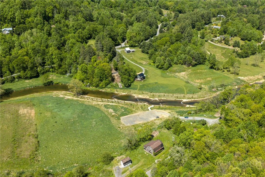634 & 636 Watauga River Road Property Photo 3