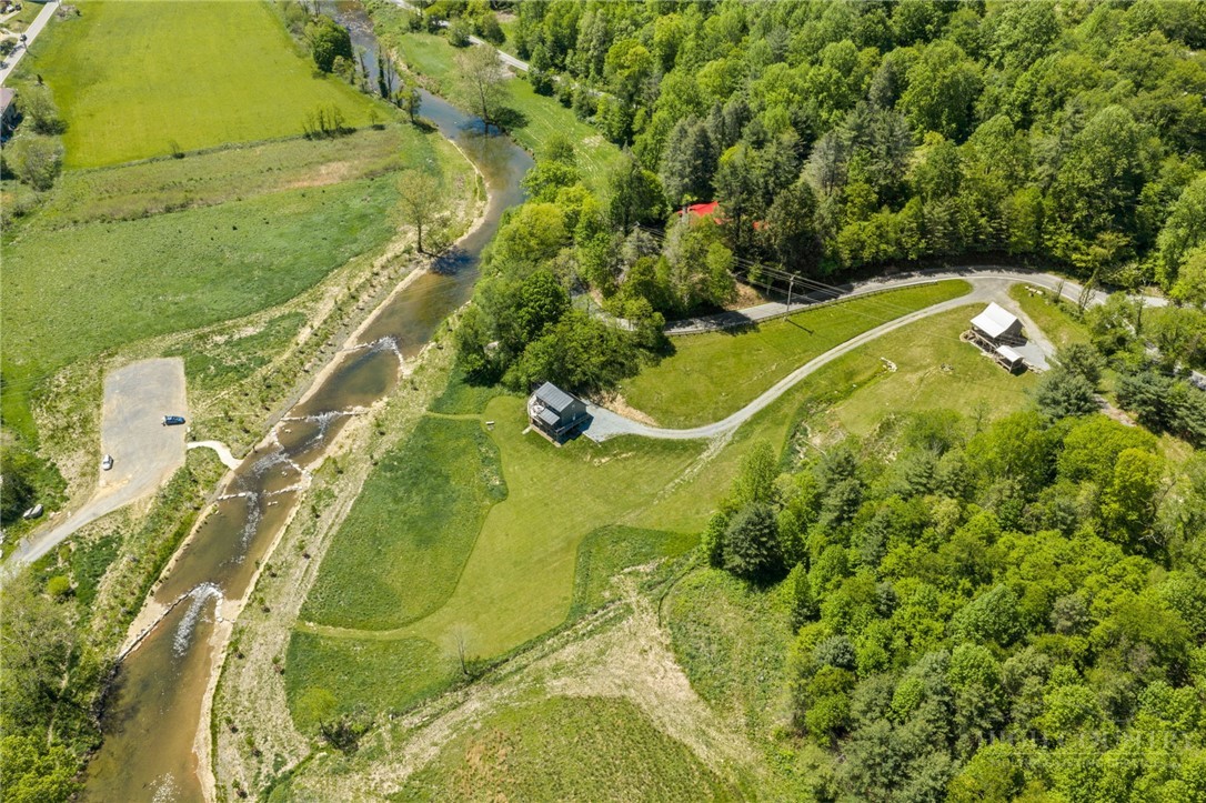 634 & 636 Watauga River Road Property Photo 4