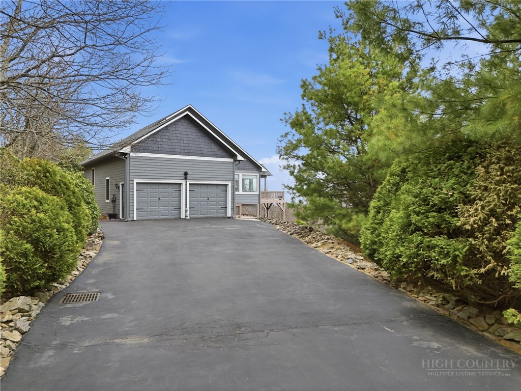 880 Algonquin Drive Property Photo 8