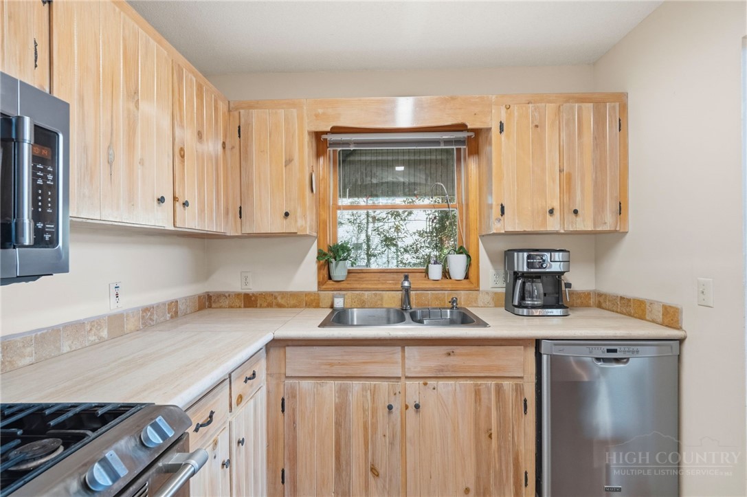 83 Pine Ridge Loop Property Photo 8