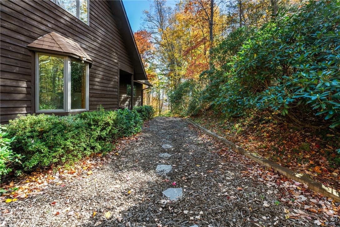 1584 Hattie Hill Road Property Photo 3