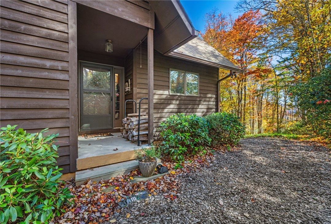 1584 Hattie Hill Road Property Photo 4