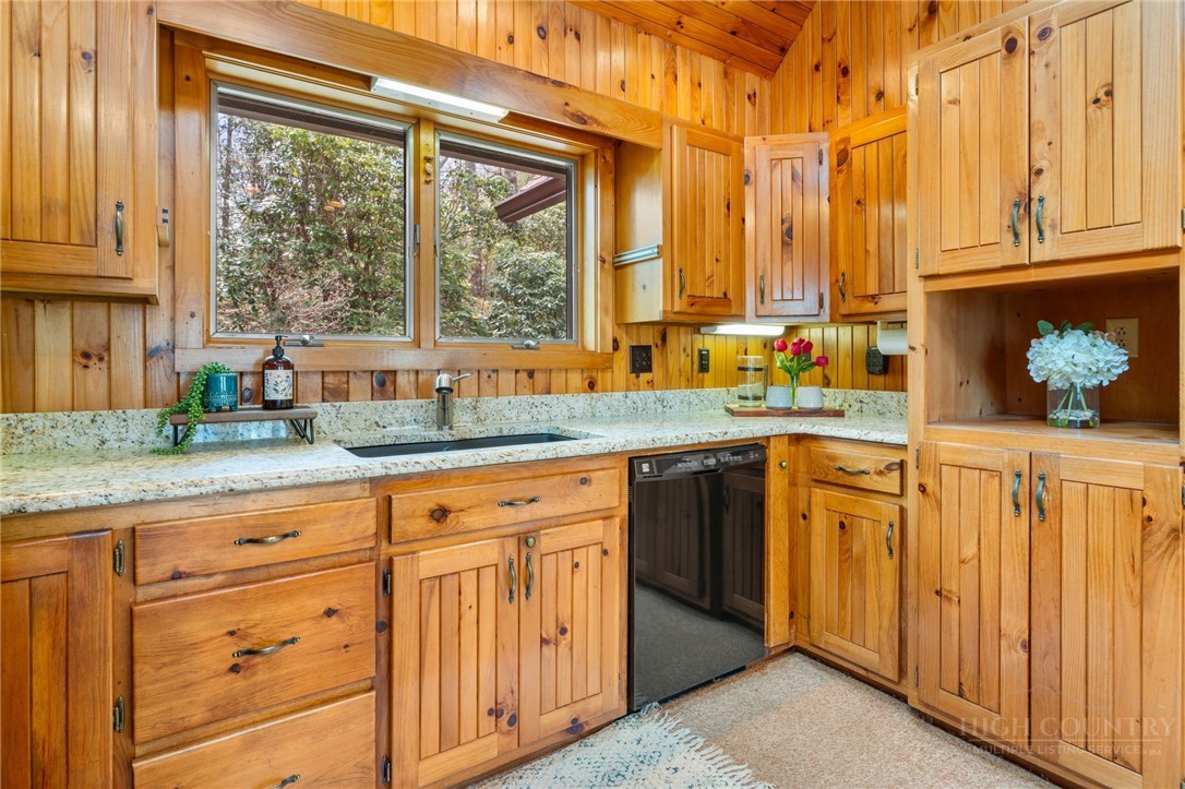 1584 Hattie Hill Road Property Photo 13