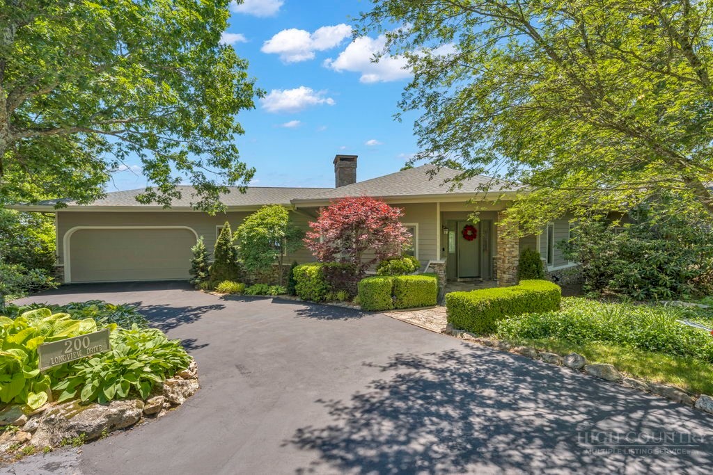 200 Longview Drive Property Photo 1