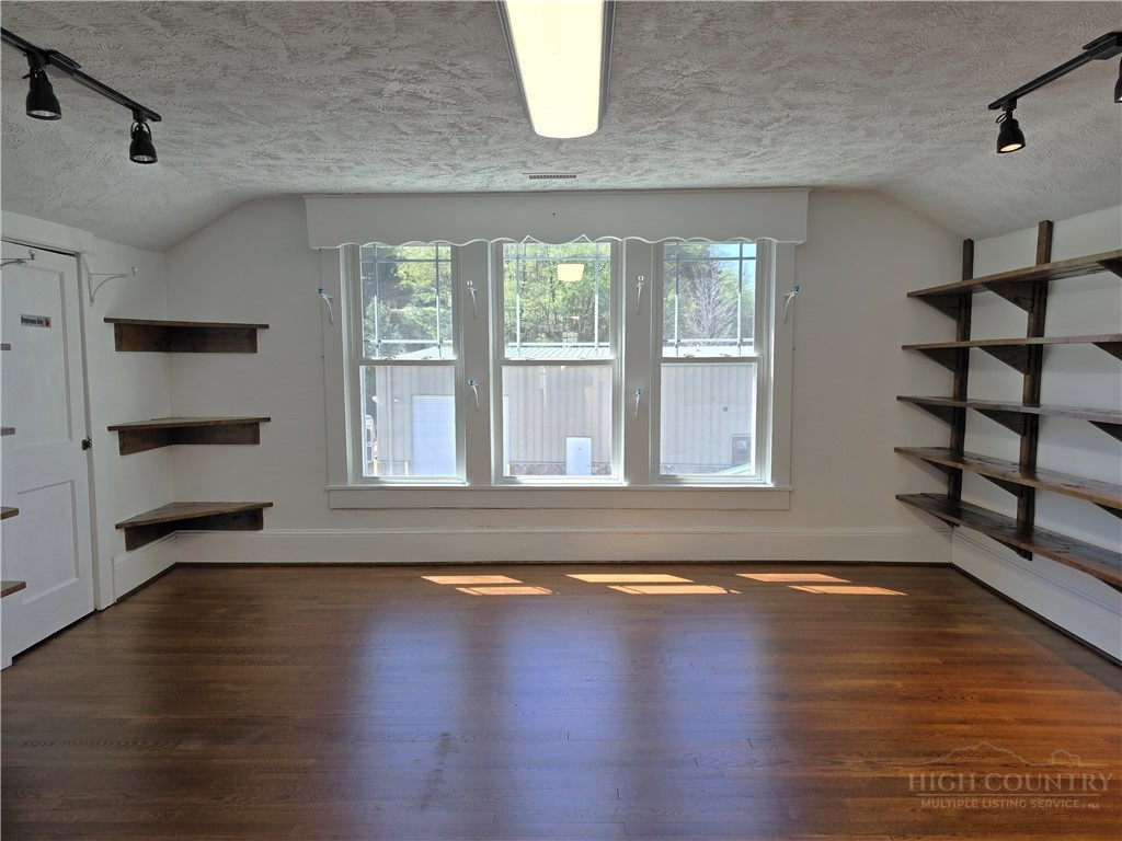 424 E Second Street Property Photo 30