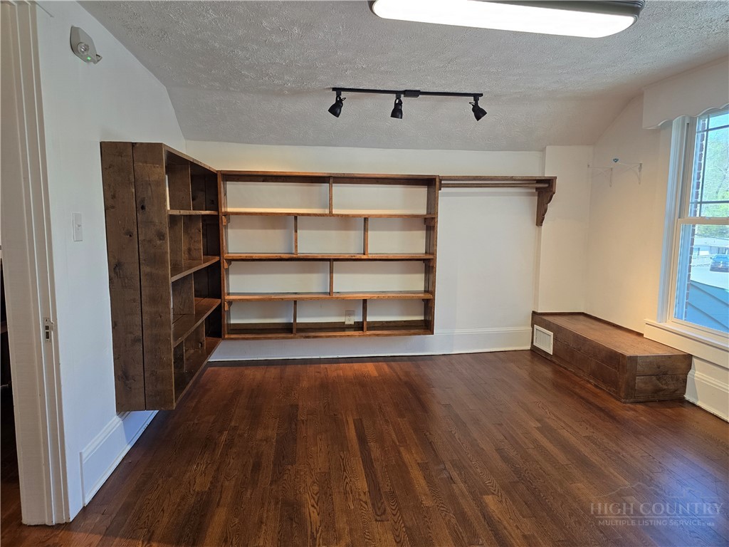 424 E Second Street Property Photo 32
