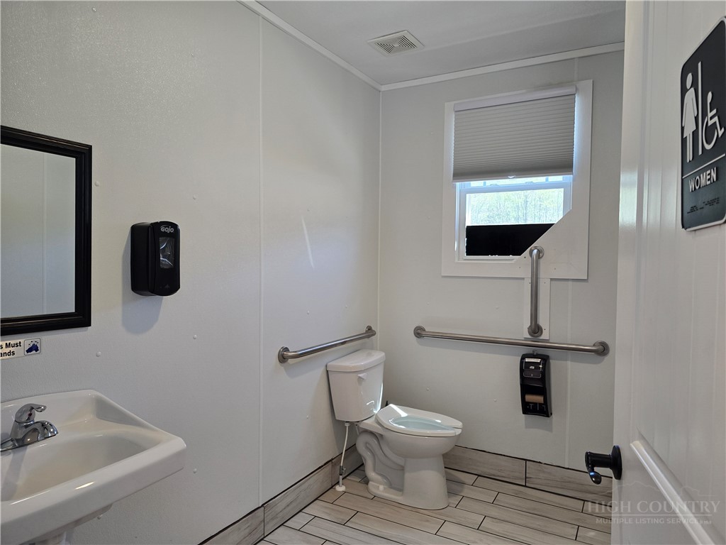 424 E Second Street Property Photo 38