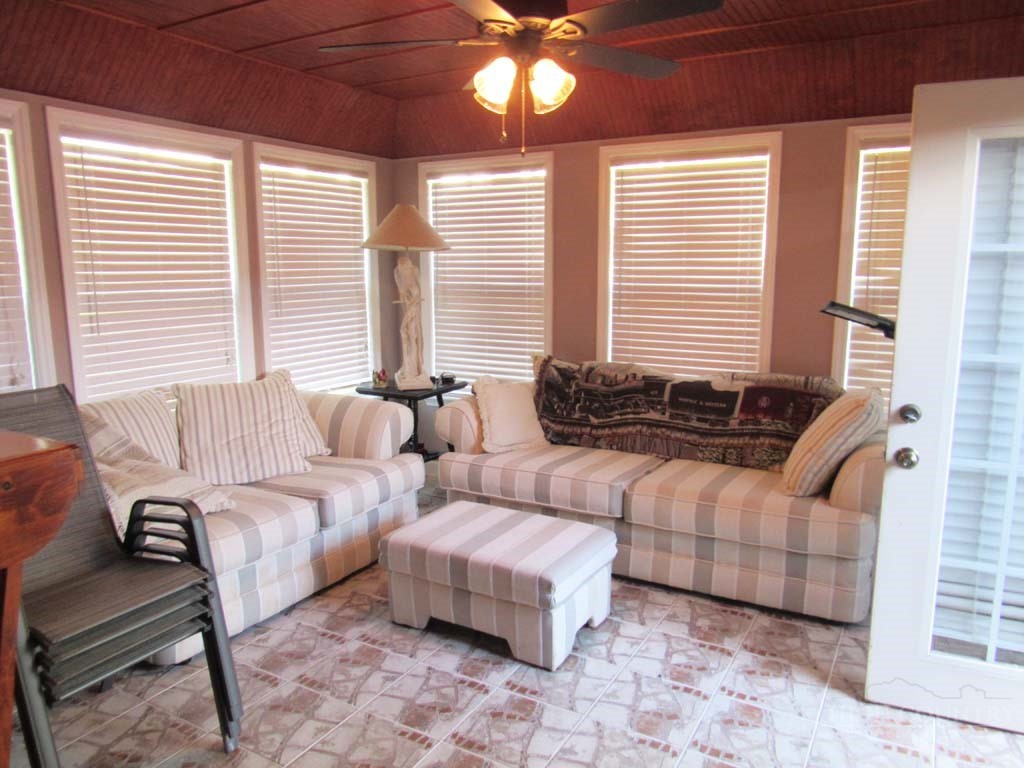 274/272 Raccoon Hollow Property Photo 6