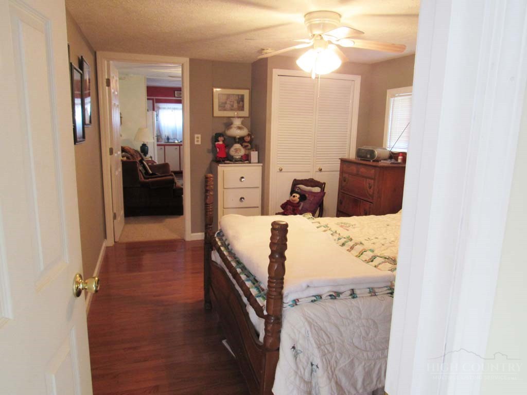 274/272 Raccoon Hollow Property Photo 13