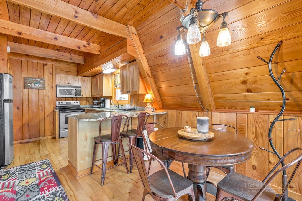 233 Cherry Property Photo 6
