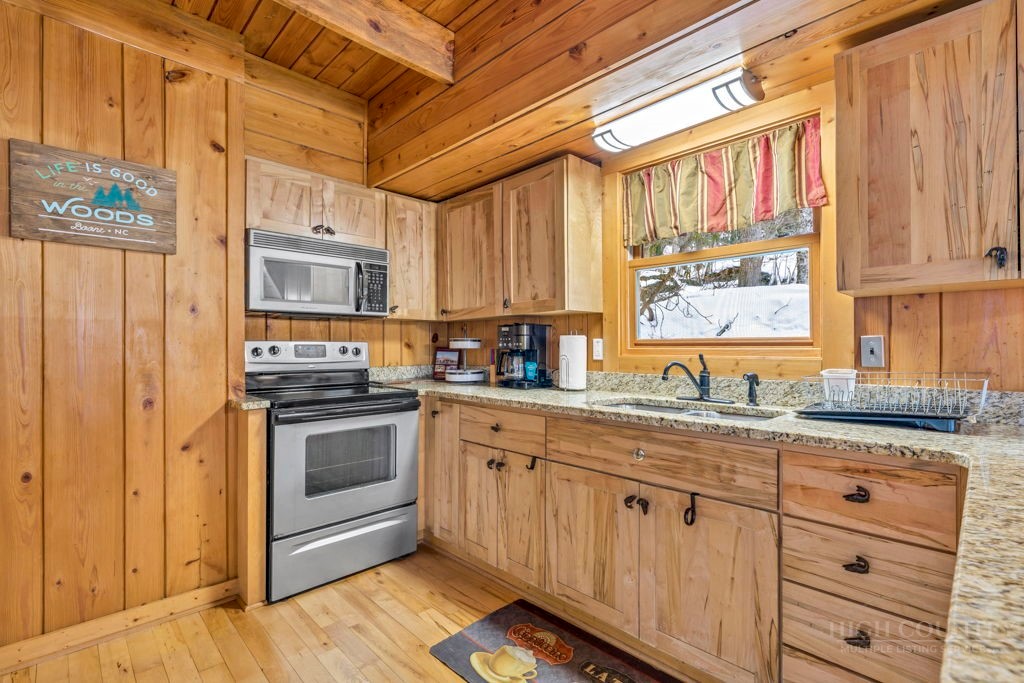 233 Cherry Property Photo 7