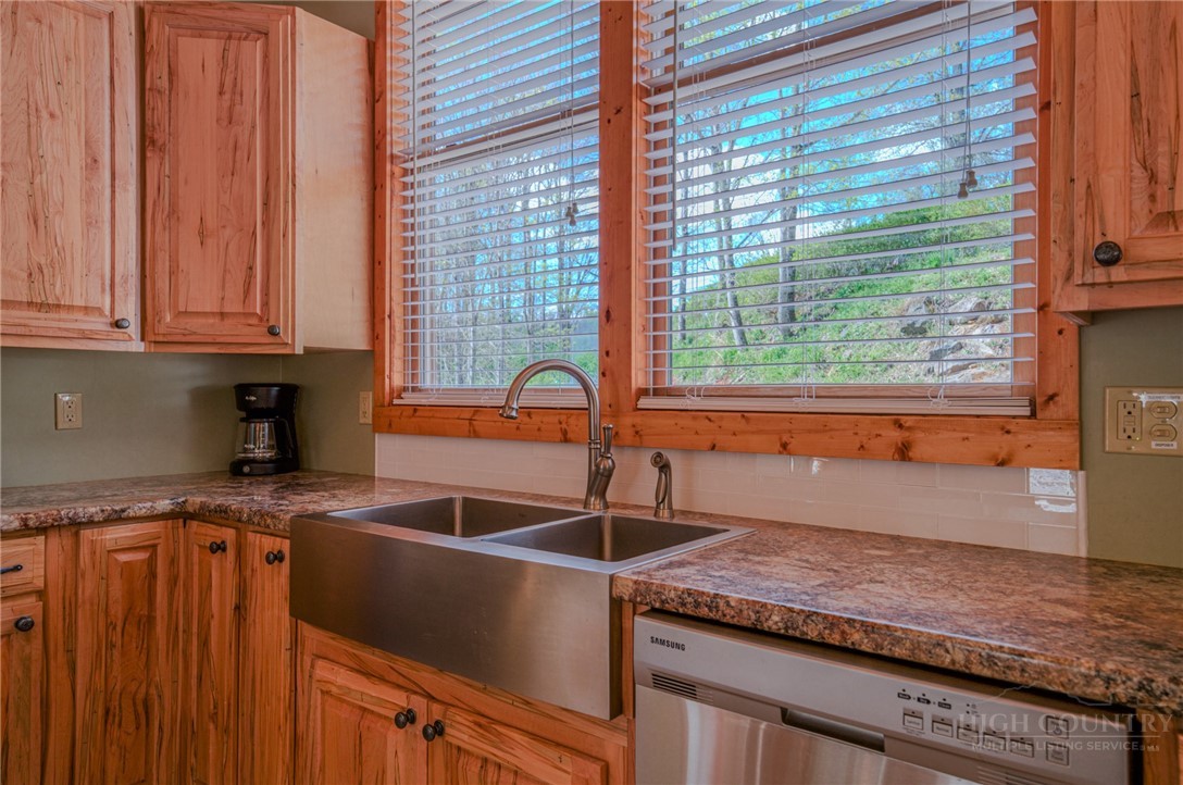 426 Cook Town Road Property Photo 8