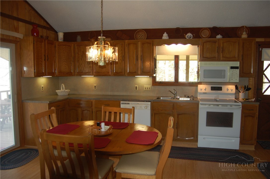61 Dew Drop Loop Property Photo 9