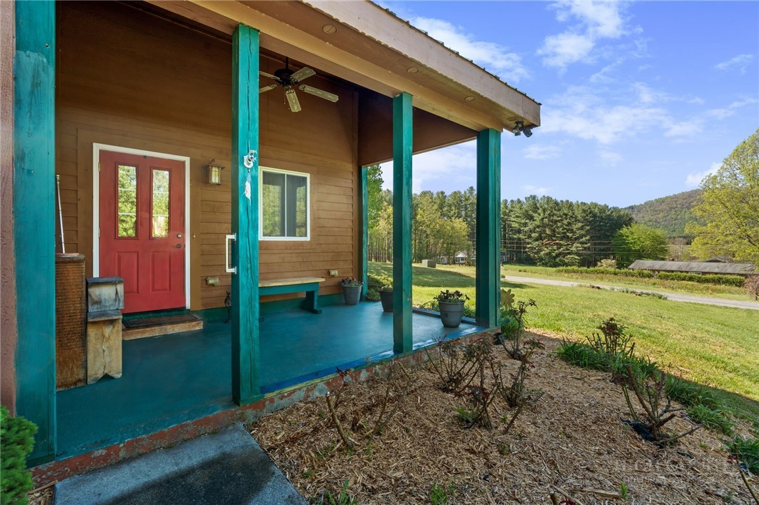 143 Lena Way Property Photo 1