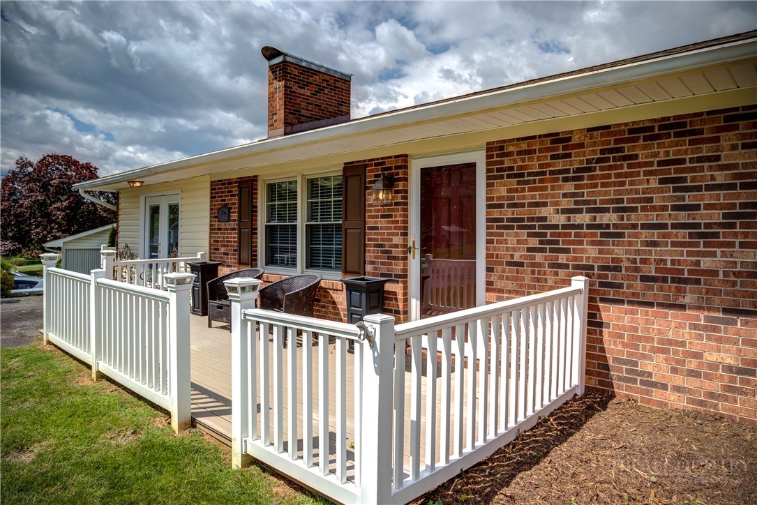 175 Sunset Drive Property Photo 4