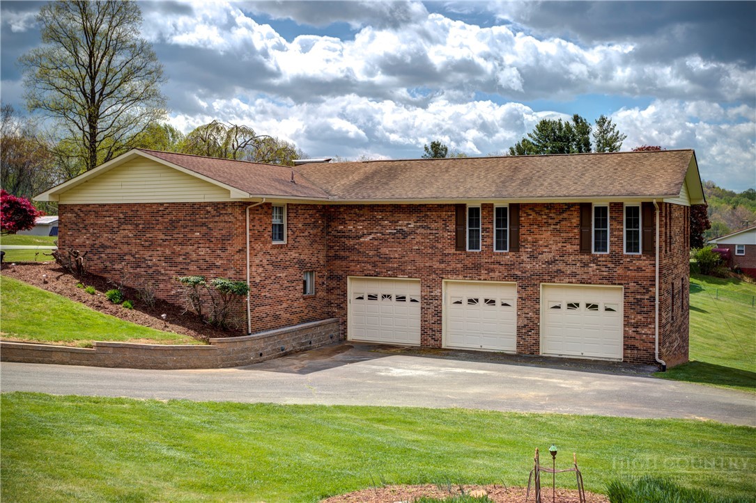 175 Sunset Drive Property Photo 7