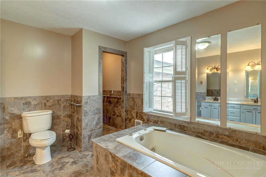 175 Sunset Drive Property Photo 28