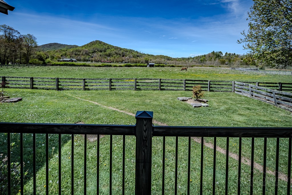 214 Pasture Lane Property Photo 45