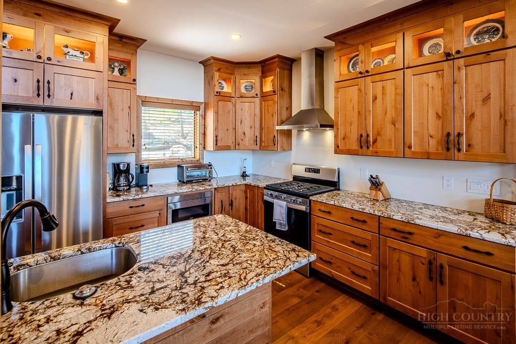 701 Beech Mountain Parkway Property Photo 8