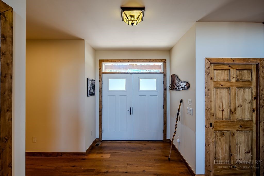 701 Beech Mountain Parkway Property Photo 10