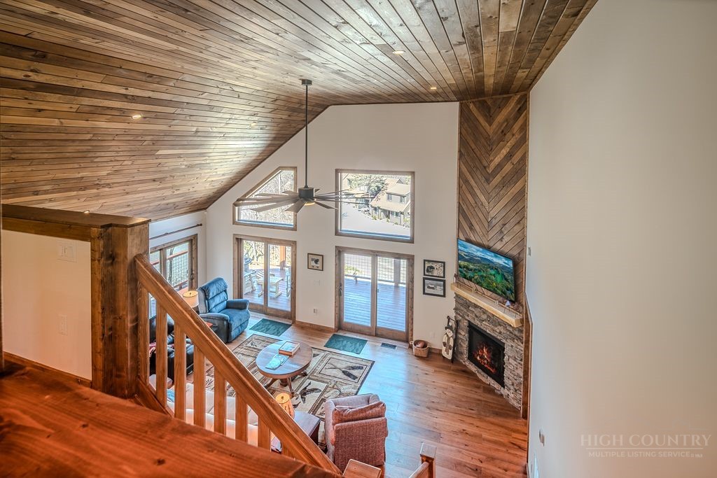 701 Beech Mountain Parkway Property Photo 23