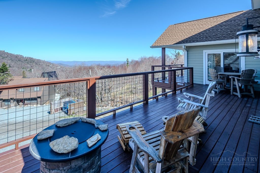 701 Beech Mountain Parkway Property Photo 25