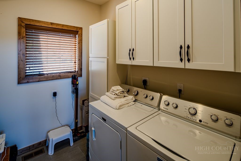 701 Beech Mountain Parkway Property Photo 29