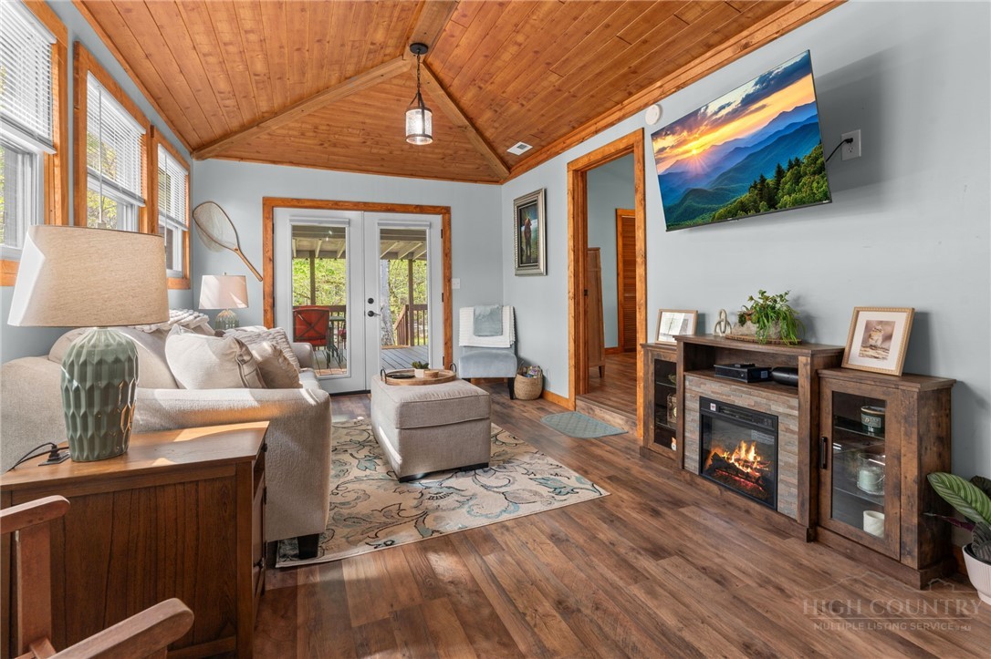 139 Golden Rod Loop Property Photo 4