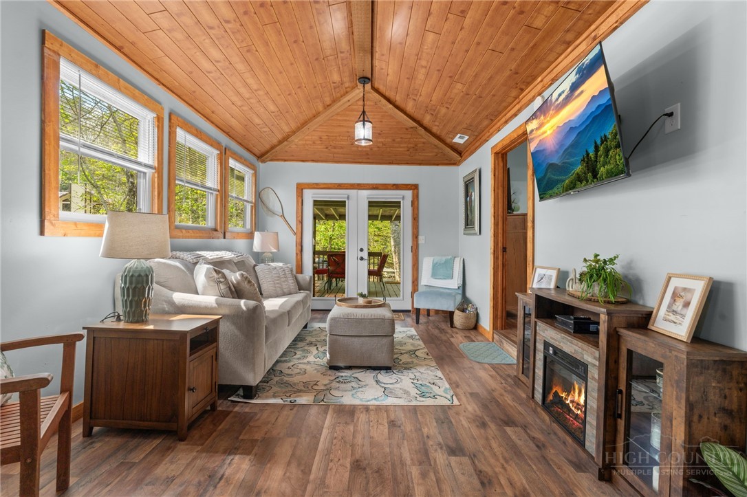139 Golden Rod Loop Property Photo 5