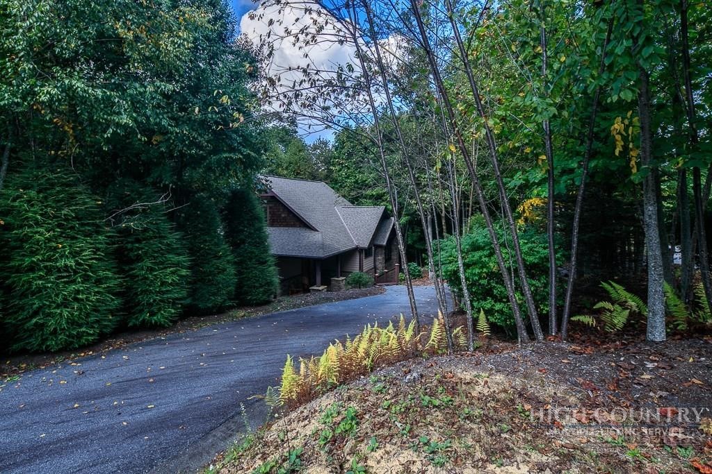 485 Woodlake Loop Road Property Photo 3