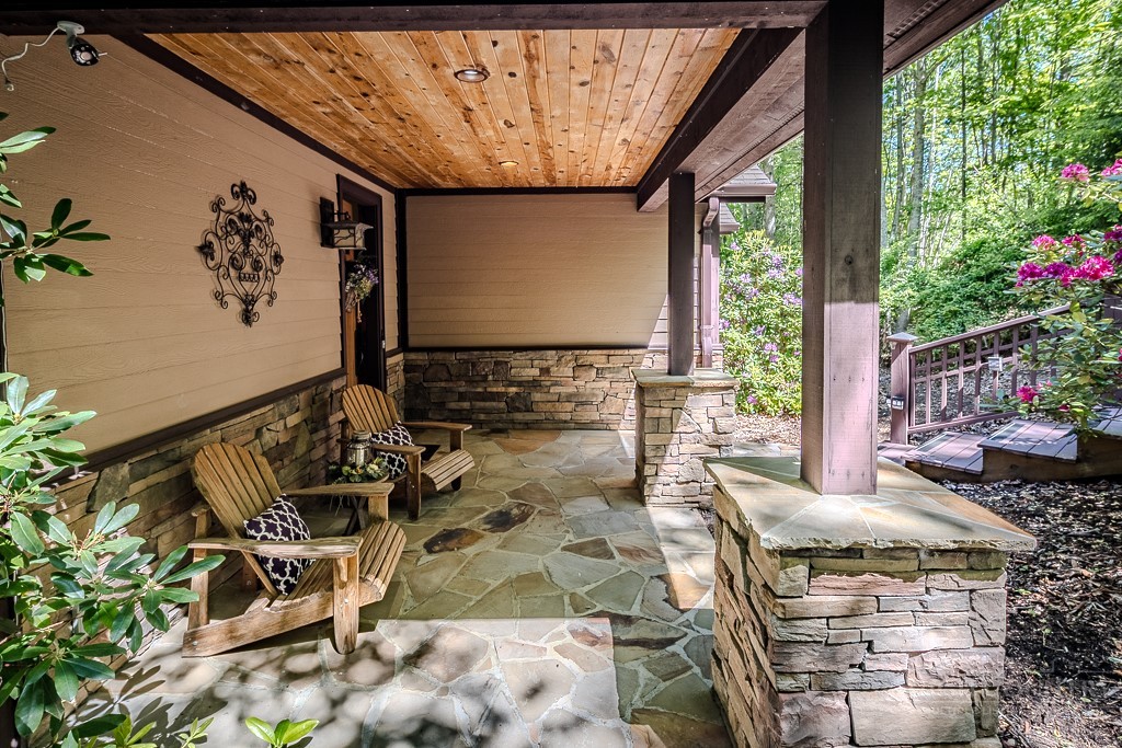 485 Woodlake Loop Road Property Photo 7