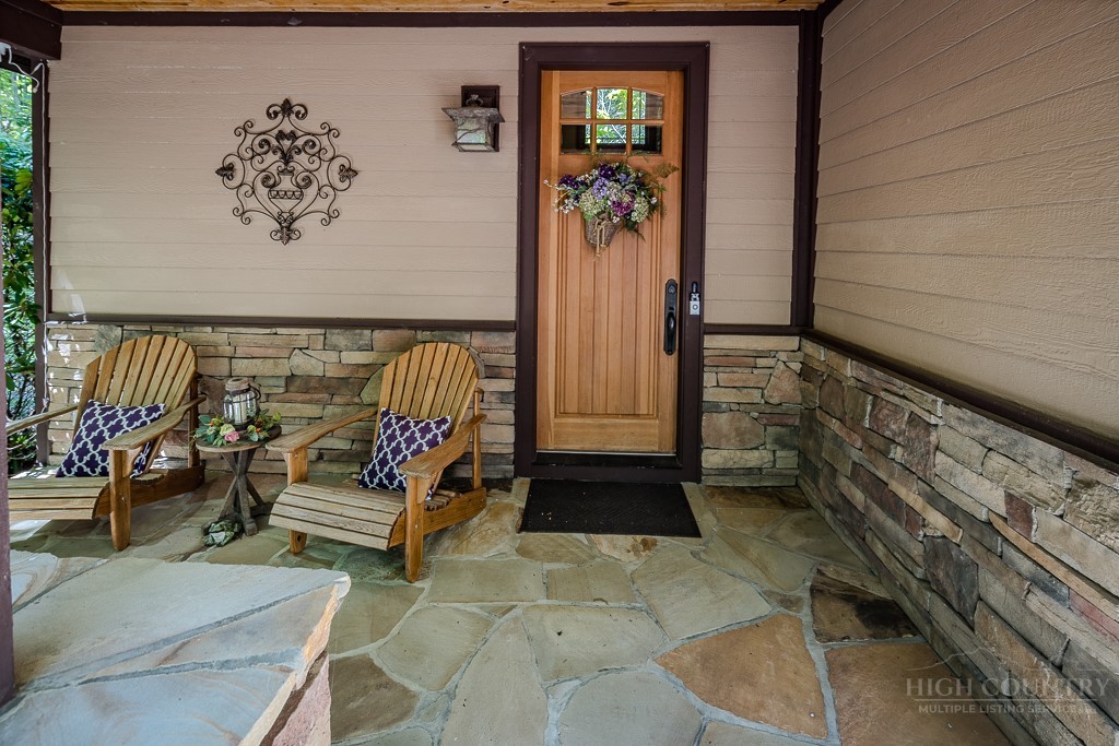 485 Woodlake Loop Road Property Photo 8