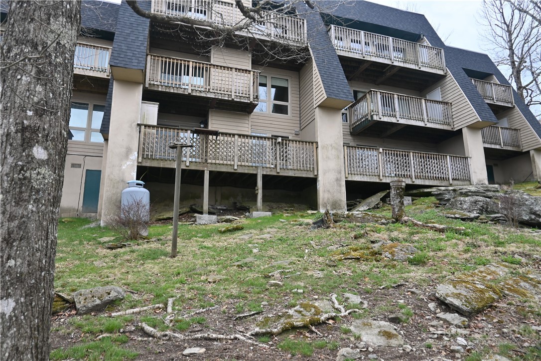 111 Courtside Lane B-9 Property Photo 2