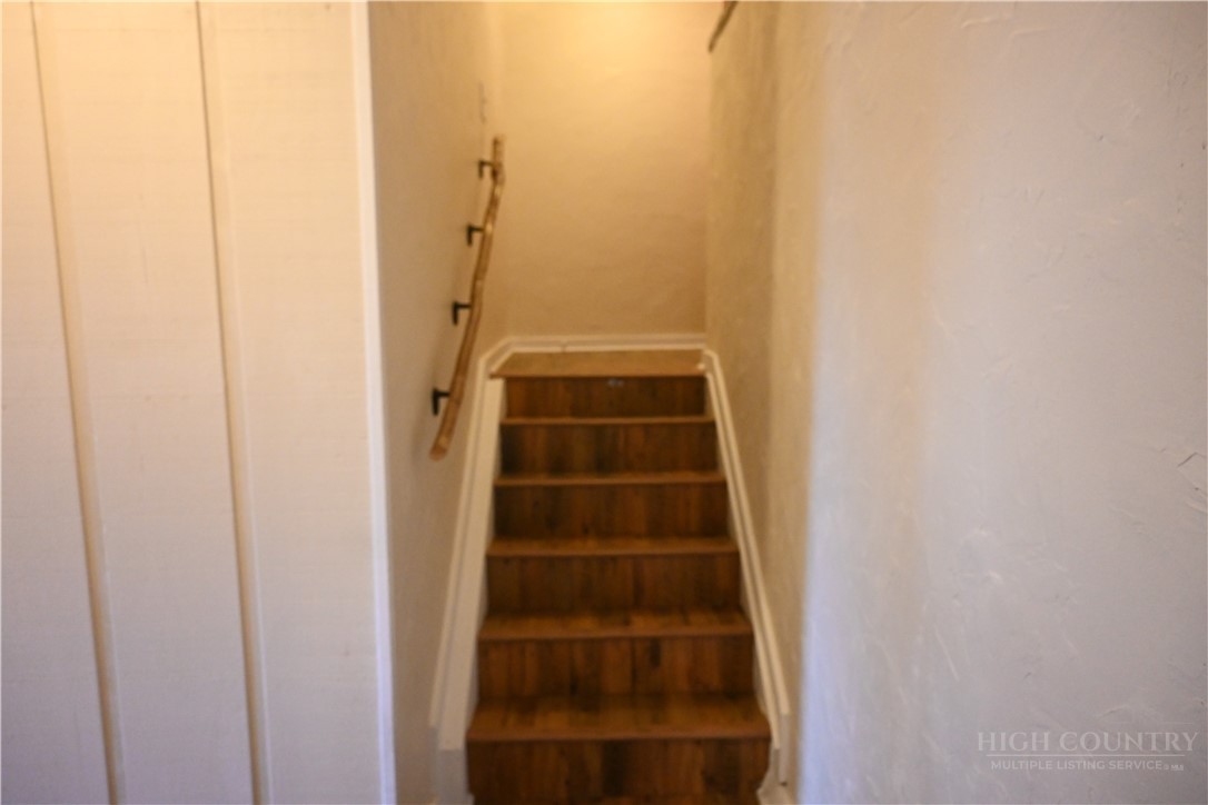 111 Courtside Lane B-9 Property Photo 3
