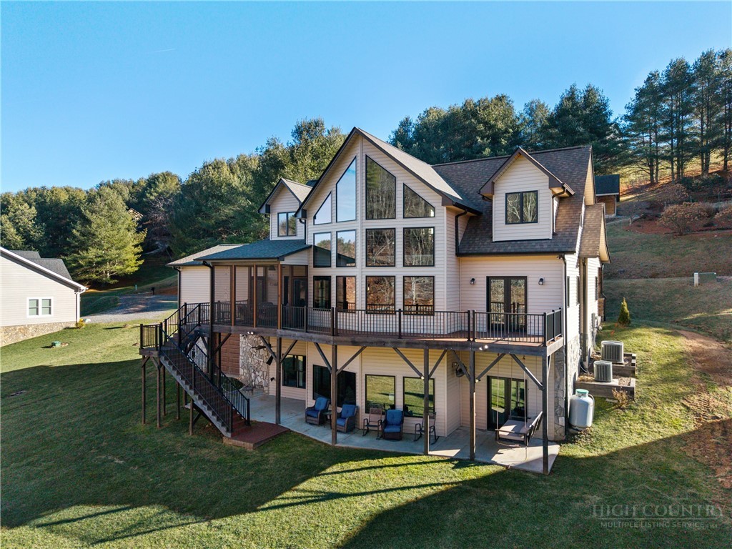 446 Green Meadows Drive