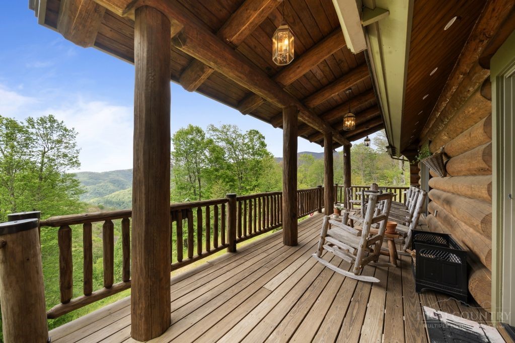 950 Atria Lane Property Photo 3