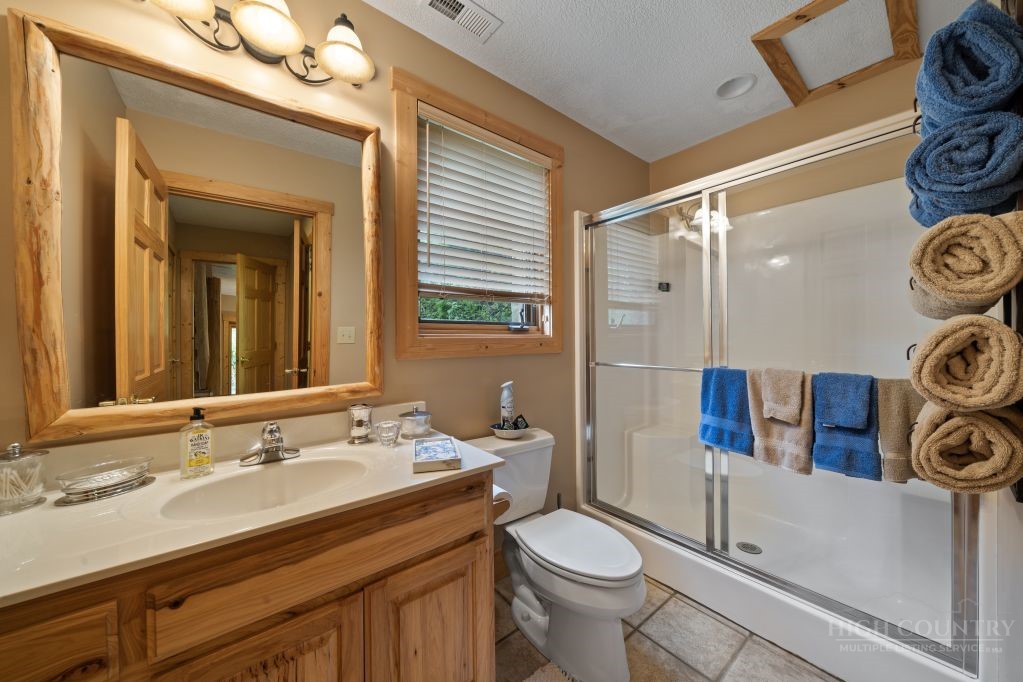 950 Atria Lane Property Photo 11