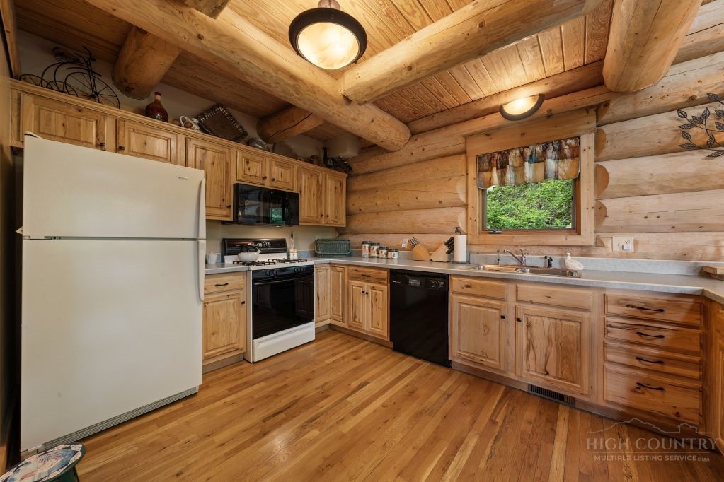 950 Atria Lane Property Photo 19