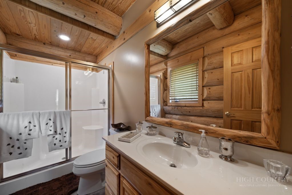 950 Atria Lane Property Photo 25