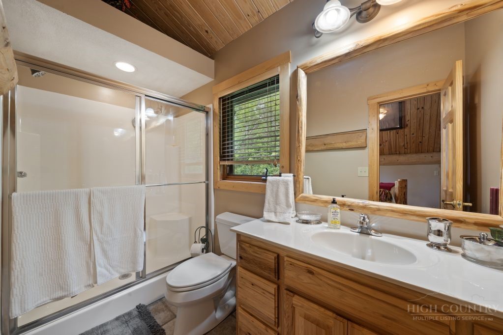 950 Atria Lane Property Photo 28