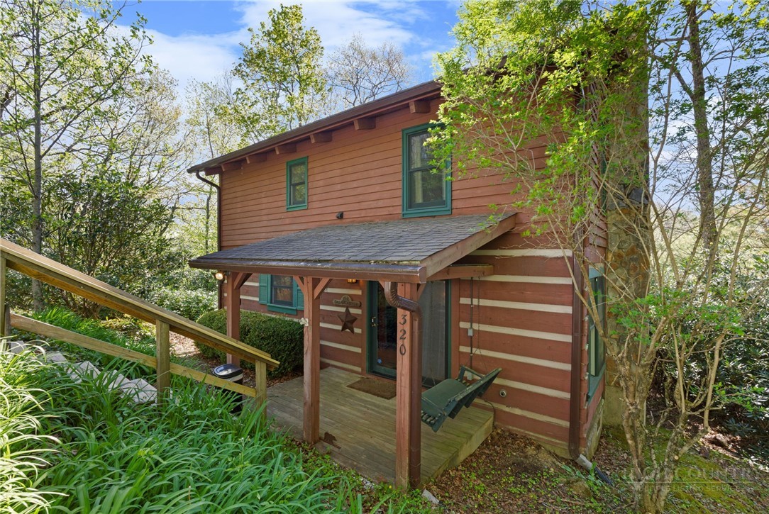320 Holly Lane Property Photo 1