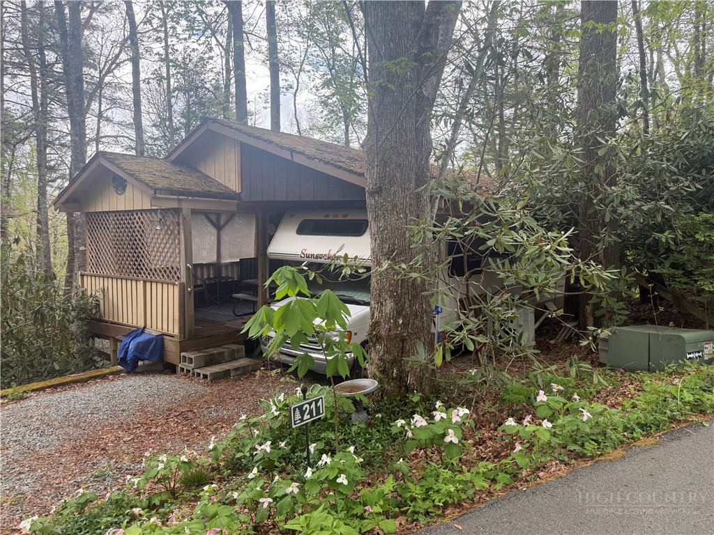 211 Delphinium Lane Property Photo 1