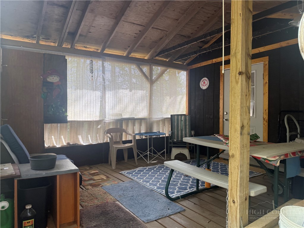 211 Delphinium Lane Property Photo 4