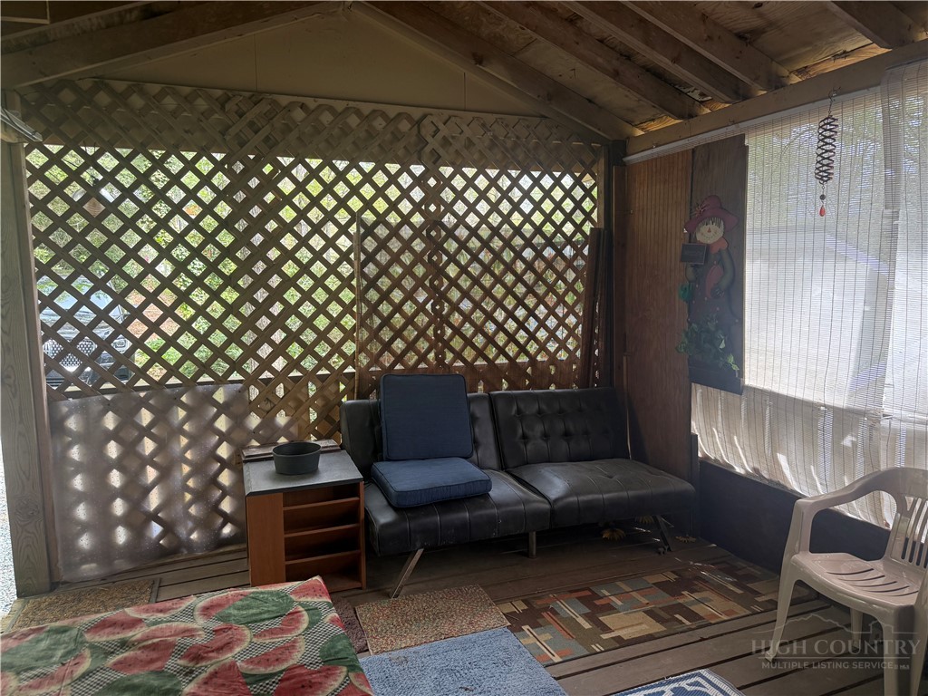 211 Delphinium Lane Property Photo 6