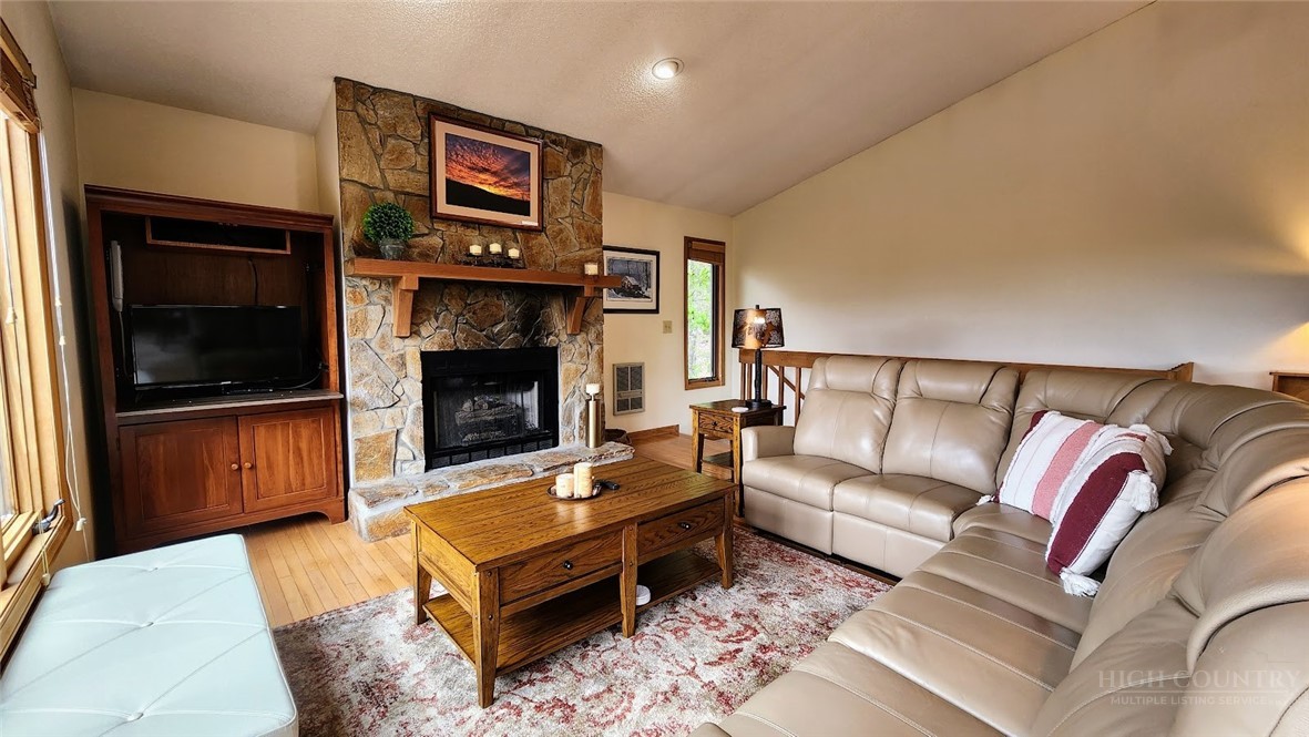 111 Aster Trail Property Photo 24