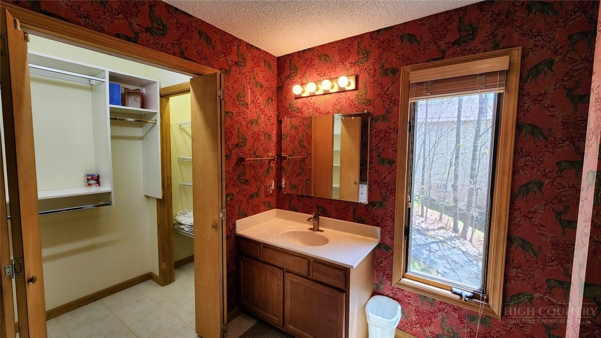 111 Aster Trail Property Photo 36
