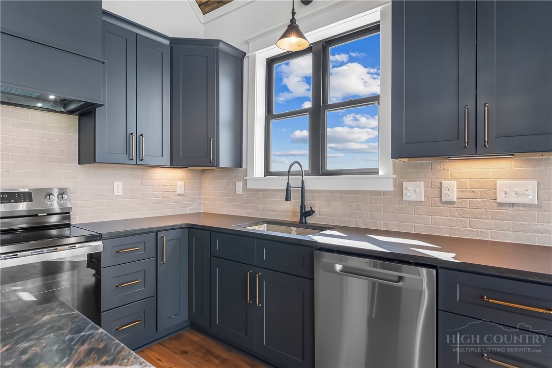 4898 Soaring Top Lane Property Photo 7